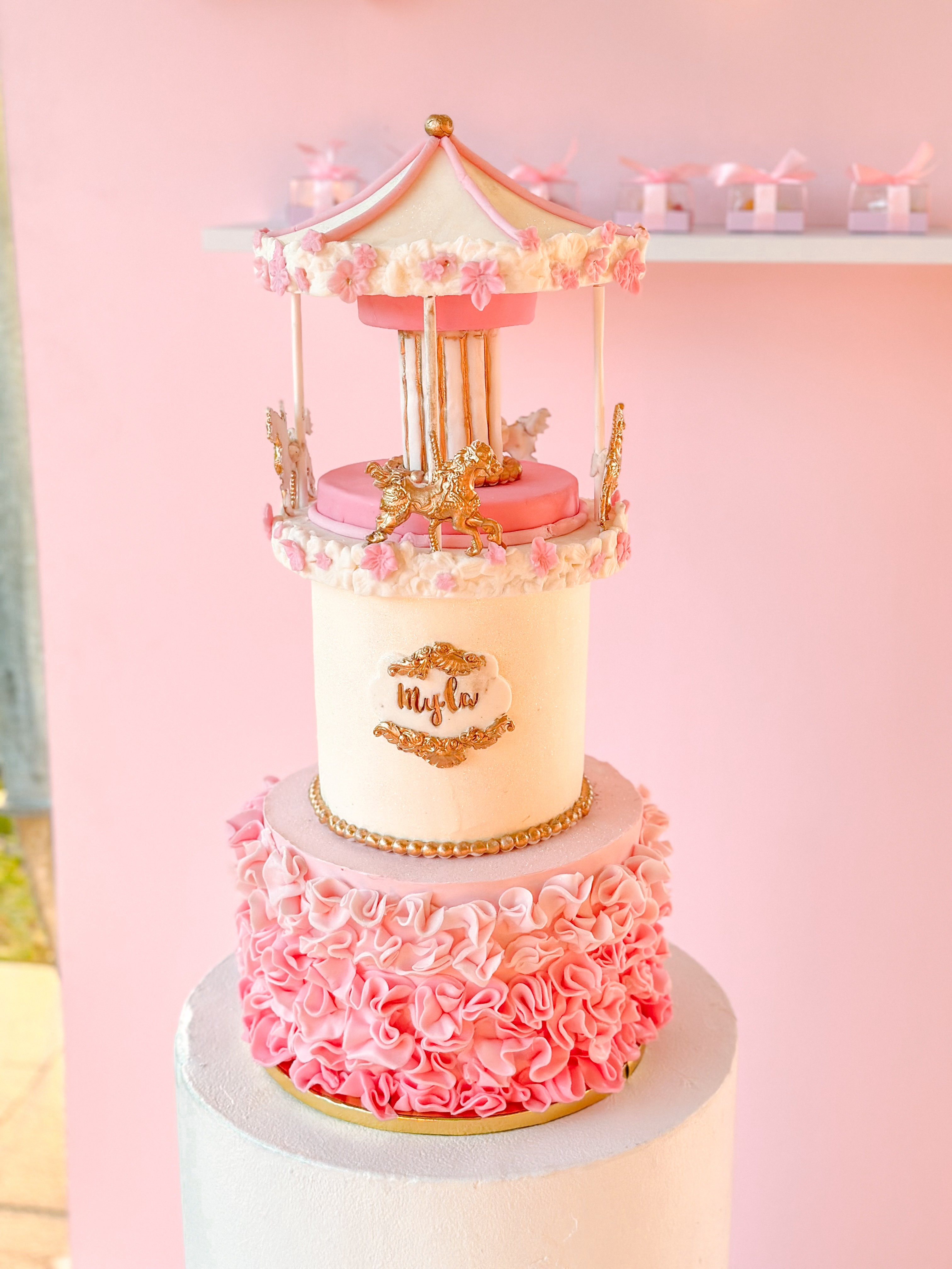 Gâteau anniversaire carrousel rose et or Sweet Cakes