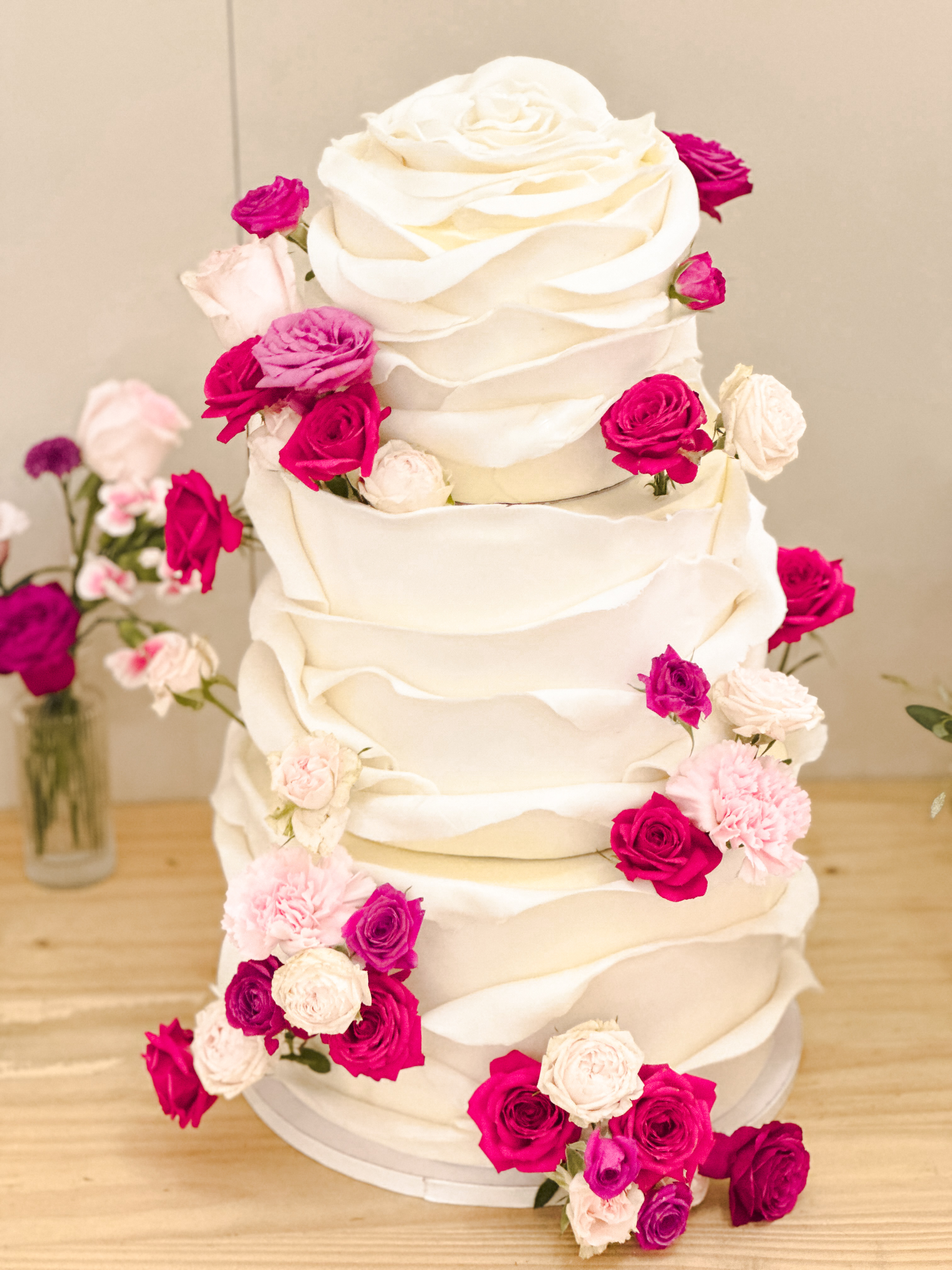Wedding cake ruffle roses roses Sweet Cakes La Réunion