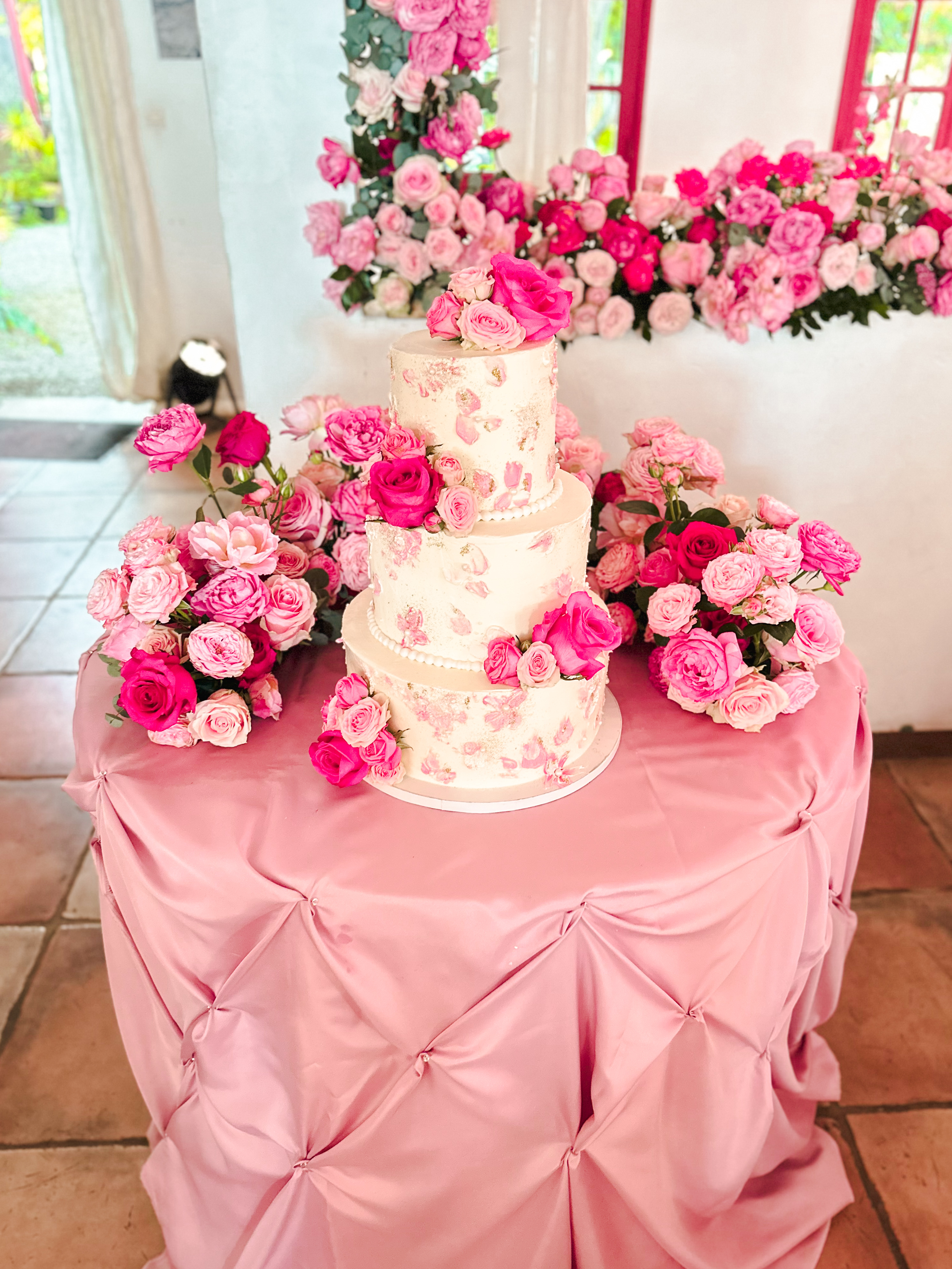 Table décoration rose fuchsia Sweet Cakes La Réunion